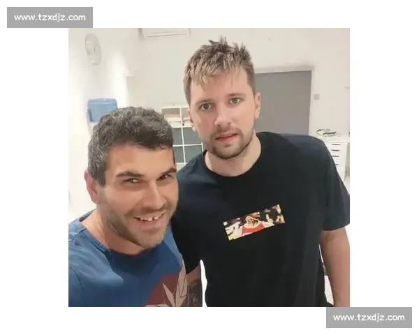 小莫里斯力挺东契奇:体型争议系媒体炒作,得分能力无关胖瘦 小莫里斯力挺东契奇:体型争议系媒体炒作,得分能力无关胖瘦